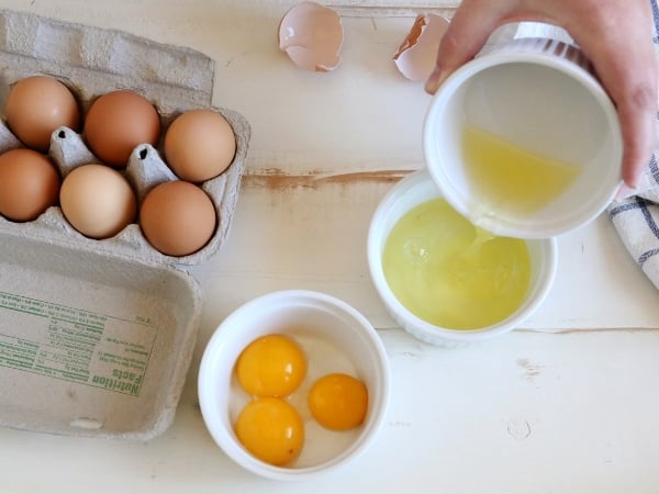 How to separate eggs (with a video!) from completelydelicious.com