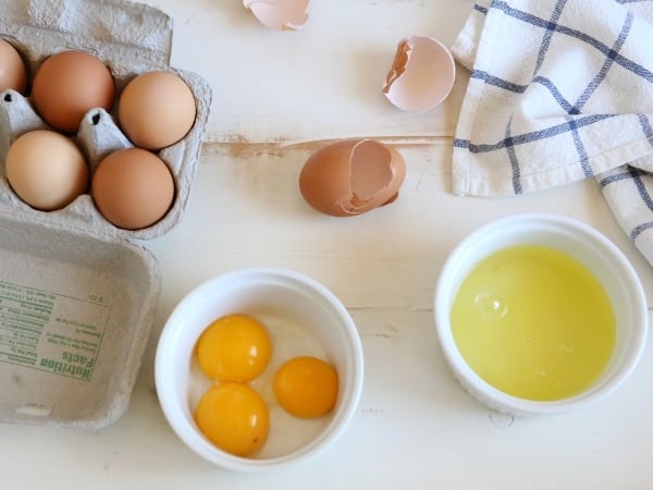 How to separate eggs (with a video!) from completelydelicious.com