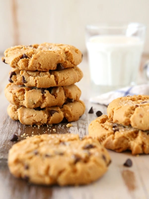 Flourless Peanut Butter Chocolate Chip Cookies | completelydelicious.com