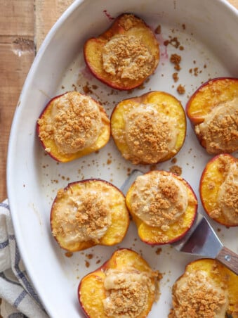 Cheesecake stuffed peaches with graham cracker topping is an easy summer treat!