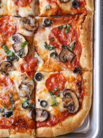 Easy sheet pan pizza