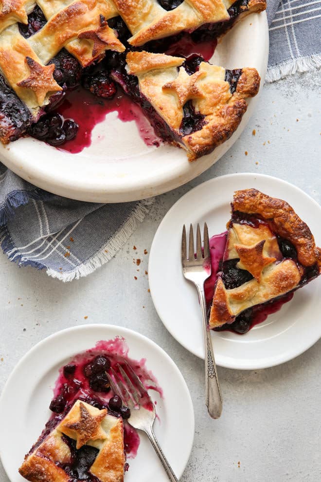 Blackberry and blueberry pie is perfect for summer!