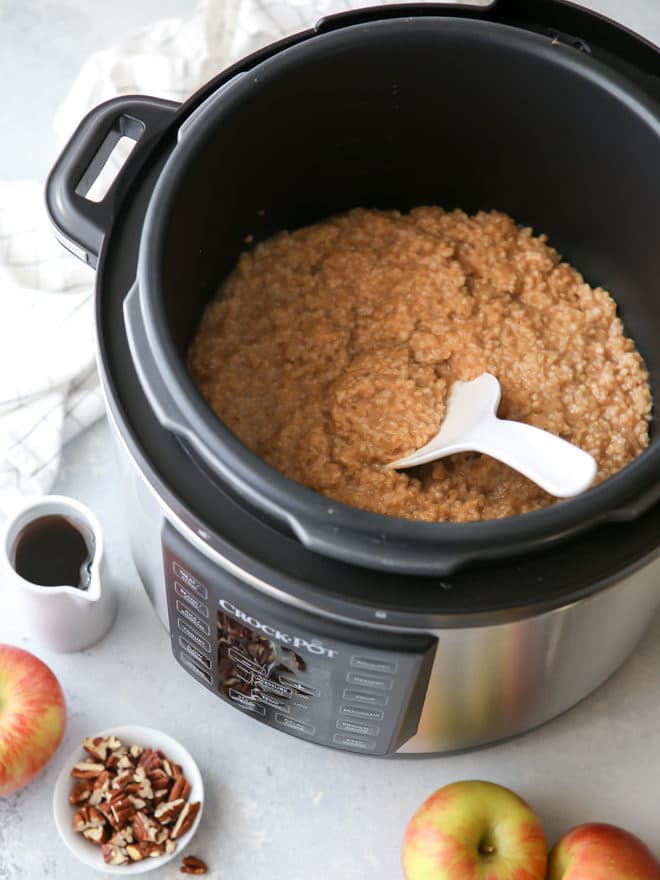 Simple apple cinnamon oatmeal bowls made in the pressure cooker!