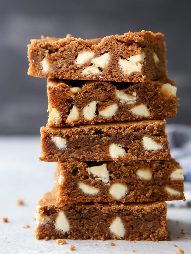 These blondies are filled with molasses, white chocolate chips and scented with warm spices like cinnamon, cloves, and ginger.