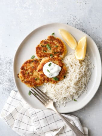 These easy 5-ingredient salmon patties are a great light meal!