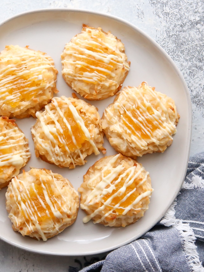 These pineapple coconut macaroons are sunny and delicious tropical cookies!