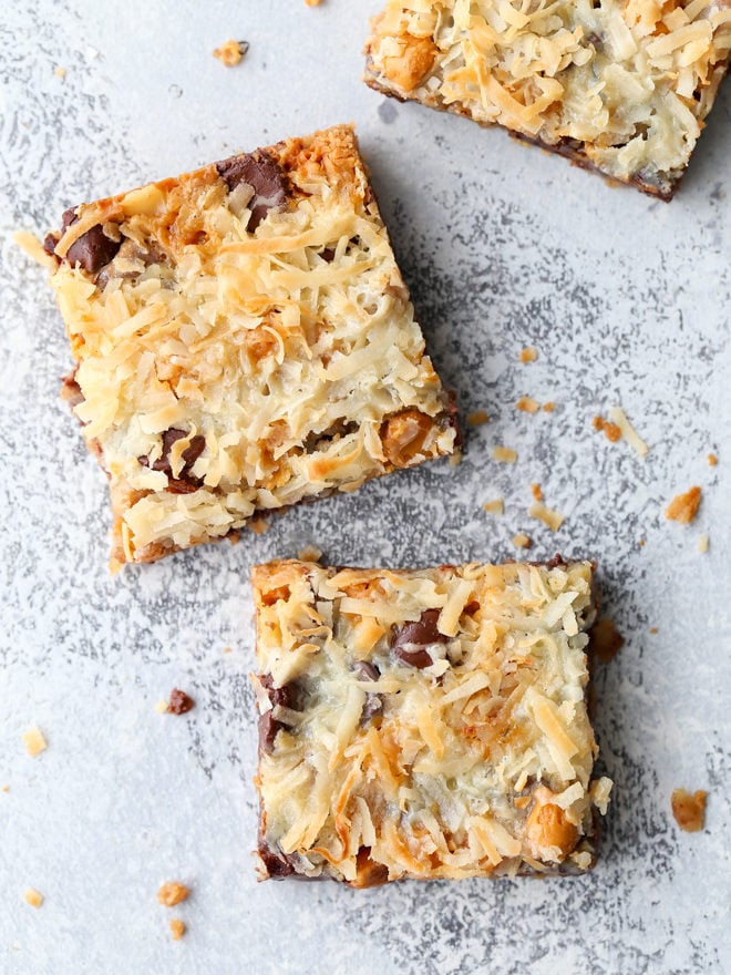 7 ingredients are all you need to make these "magical" cookie bars!