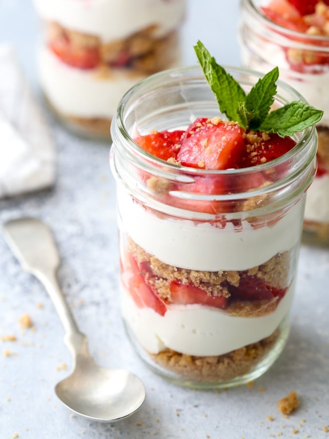https://www.completelydelicious.com/wp-content/uploads/2019/06/strawberry-yogurt-parfaits-3.jpg