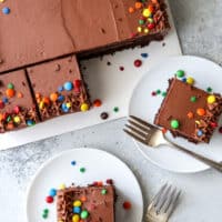 This one-bowl chocolate sheet cake with easy fudge frosting is for all of you chocolate lovers!