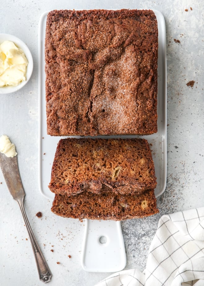 This classic banana bread with cinnamon crumble topping is an irresistible treat!
