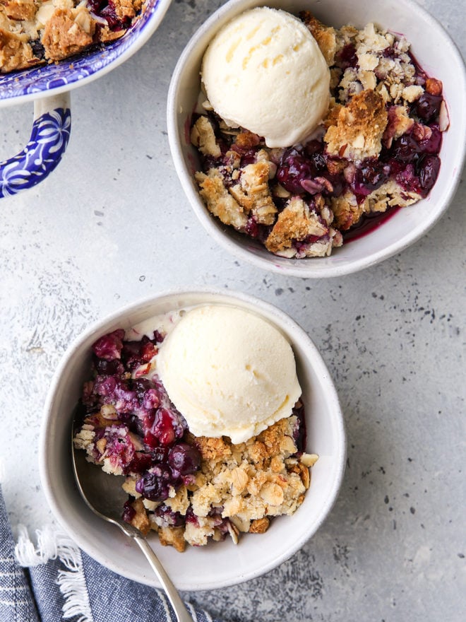 Because your summer isn’t complete until you’ve baked this— a simply perfect blueberry crisp, with a juicy berry filling and crunchy almond-oat topping.