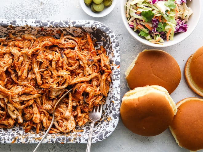 assembling pulled bbq chicken sandwiches