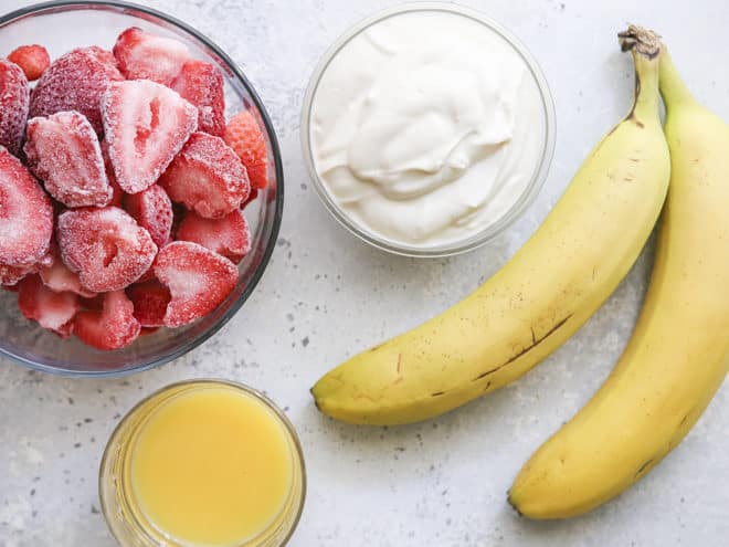 4 ingredients for strawberry banana smoothie