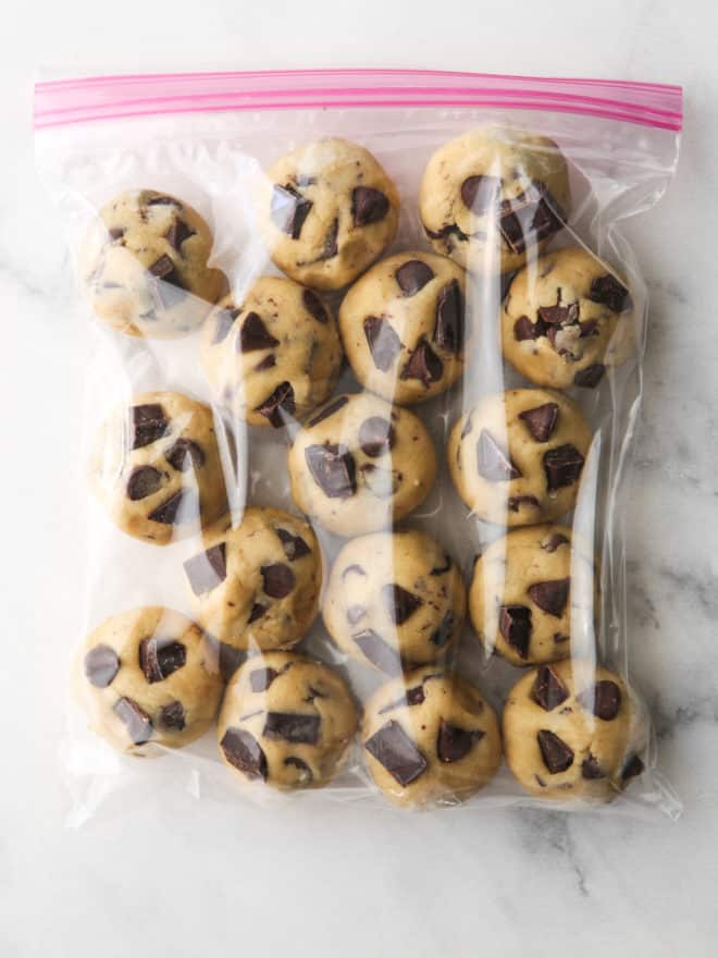 rounds of chocolate chip cookie dough in a ziplock bag