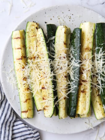 close up of grilled parmesan zucchini on a plate