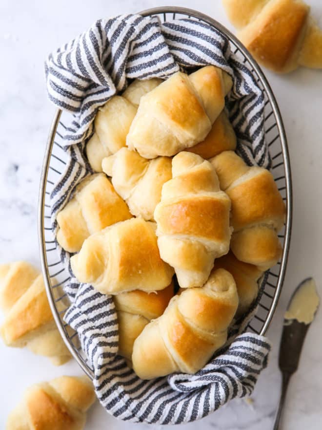 easy no-knead fairy crescent rolls in a bread basket
