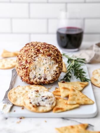 cheeseball with crackers