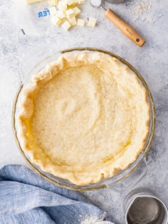 full blind baked pie crust with linen
