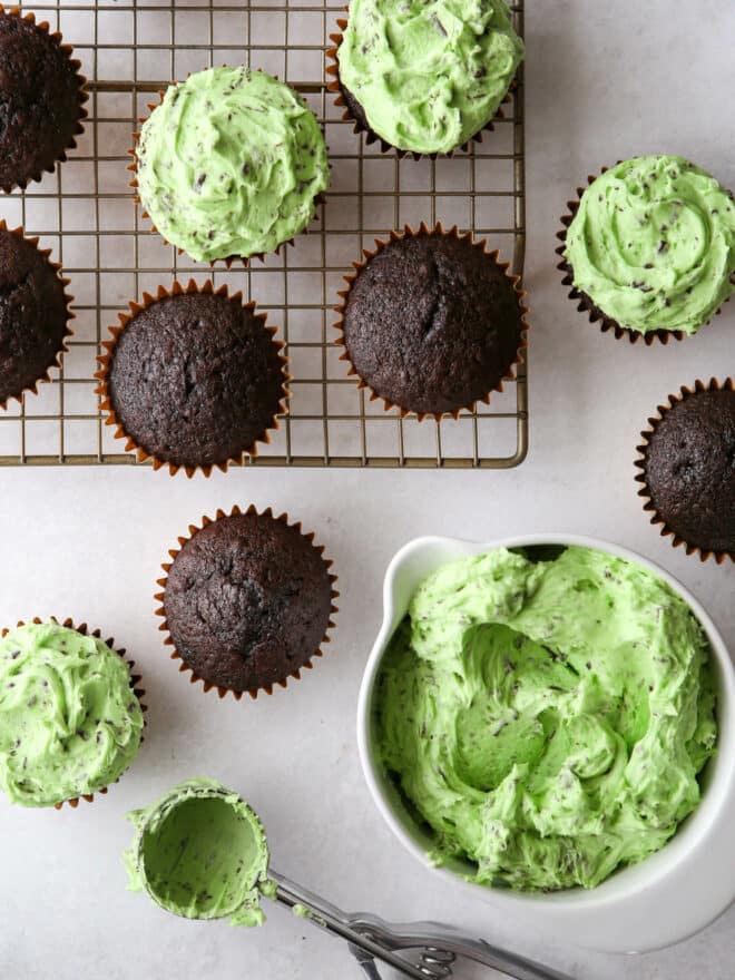 frosting chocolate cupcakes with mint chocolate chip frosting