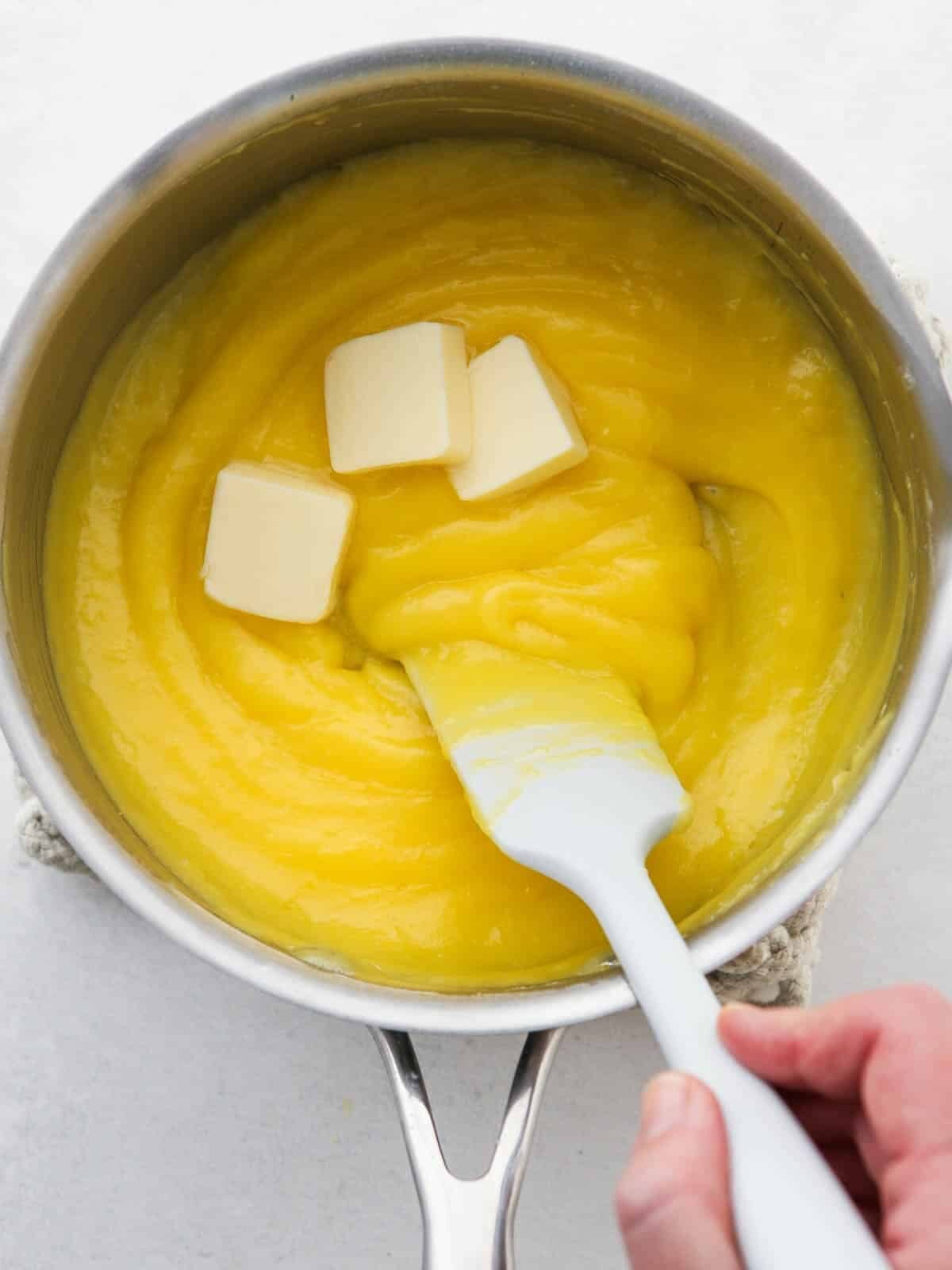 Making lemon meringue pie filling